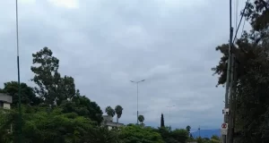 Taxistas indignados con Emiliano Durand, tiraron las vallas e ingresaron al Concejo Deliberante