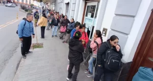 Caos y maltrato en la sede de la Superintendencia de Salud en Salta: familias con discapacidad exigen respuestas