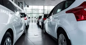 Obligan a automotriz y concesionaria a entregar auto e indemnizar a familia de un suscriptor fallecido