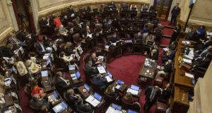 El Senado aprobó una batería de leyes que enfrenta al Gobierno y compromete su ajuste fiscal