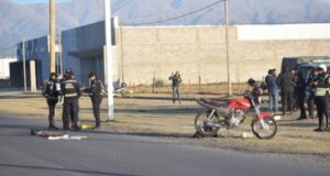 Fatal accidente en la “avenida del Carnaval”: murió un motociclista y su acompañante está grave