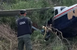 Cayó una avioneta con 140 kilos de cocaína en Rosario de la Frontera: dos detenidos
