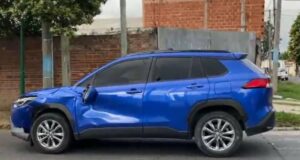 Choque en Vicente Solá: dos docentes fueron embestidos por una moto sin casco ni documentación