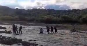 Rescatan a tres turistas tras una crecida repentina del río Arenales