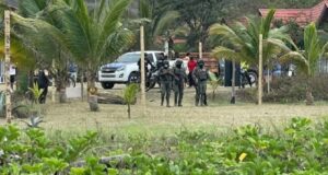 Horror absoluto: Hallaron cinco cabezas humanas colgadas en una playa turística de Ecuador