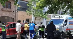Motociclista embistió a un inspector de Tránsito y huyó del lugar