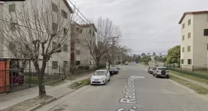 Hallaron a una persona sin vida dentro de un auto en barrio Juan Pablo II