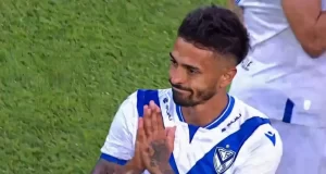 Vélez venció a River y profundizó su mal momento