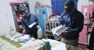 Allanan domicilios y detienen a dos mujeres por certificados docentes falsos