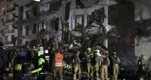 Escalada global: Irán ataca bases y cierra el estrecho de Ormuz