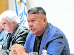 La AFA para el fútbol argentino en apoyo a Tapia tras decisión judicial