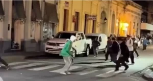 Violenta pelea con armas blancas en pleno centro salteño