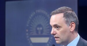 Adorni expone en Diputados en medio de cuestionamientos judiciales