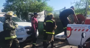 Buscan a un hombre por golpear a su pareja e incendiar una casa