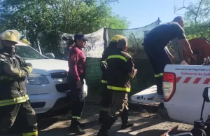 Buscan a un hombre por golpear a su pareja e incendiar una casa