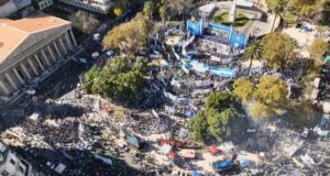 Fuerte protesta: la CGT cargó contra el Gobierno en Plaza de Mayo