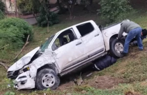Impactante vuelco en Portezuelo: camioneta cayó a un barranco