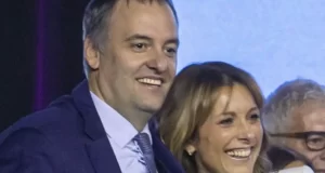 Investigan contratos de la esposa de Adorni con empresas vinculadas al Estado